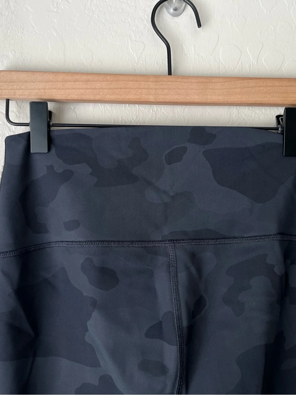 Alo yoga high waist camo vapor leggings medium